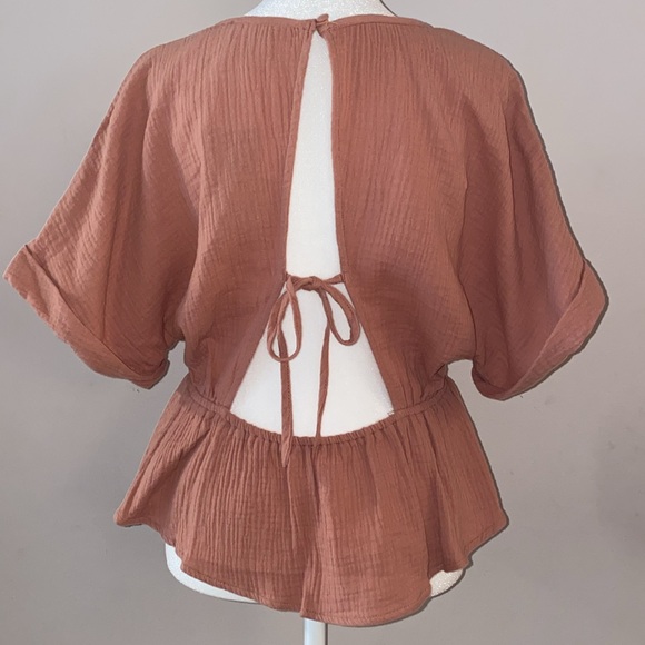Style Rack Peplum Open Back Blouse - Picture 4 of 13